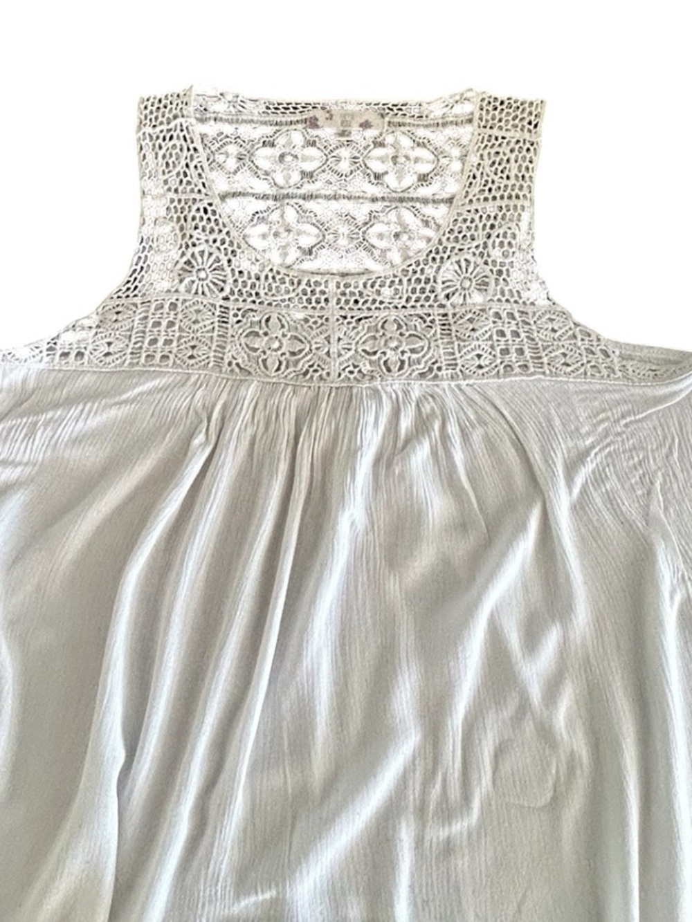 Hippie Rose Crochet Lace Yoke Scoop Neck White Tank Top SZ M - coastal vibe